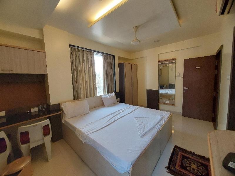 Super Hotel O Happy Homely Stay Near Pune Airport Khadki Extérieur photo