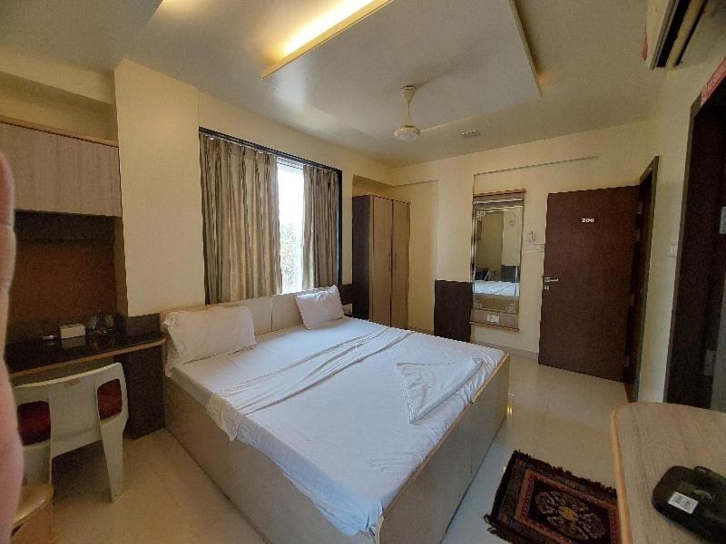 Super Hotel O Happy Homely Stay Near Pune Airport Khadki Extérieur photo